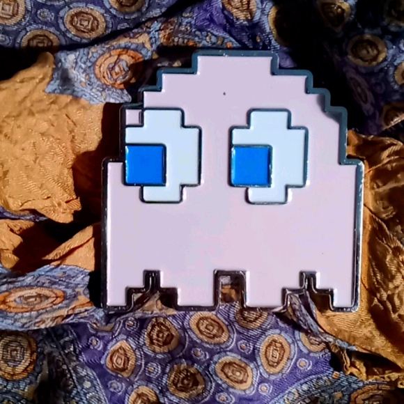 Pinky belt buckle. - Picture 1 of 2